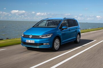 Arrival Private Transfer from Santorini Airport JTR to Santorini by Sedan Car
