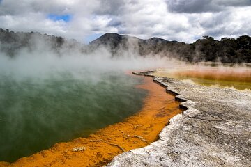 Private Rotorua & Taupo Day Tour Waiotapu Wonderland & Huka falls