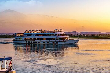 4 Days Nile Cruise from Aswan to Luxor with Daily Guided Trip 