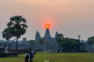 Private Angkor Sunrise Guided Tour