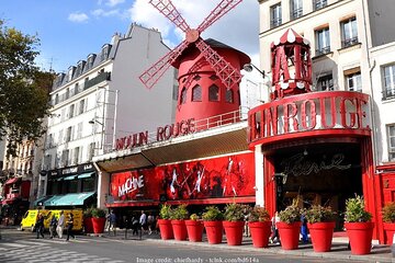 Explore Bohemian Montmartre: Private Half-Day Walking Tour