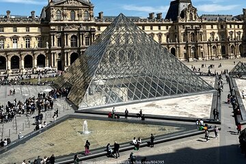 The Best of the Louvre Museum: Private Guided Tour