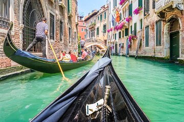 Morning Magic: Venice City Walk and Gondola Tour