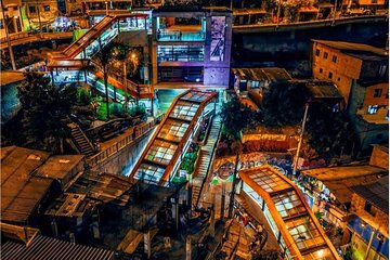 Comuna 13 night time tour medellin