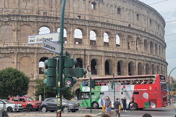 Colosseum Express Guided Tour with Access to Ancient Rome 