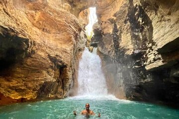 La Leona Waterfall Hiking Tour + Lunch