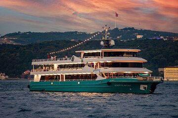 İstanbul Bosphorus Dinner Cruise with Traditional Turkish Show