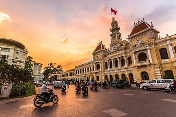 Private Saigon Evening Stroll: Discovering the Heart of the City