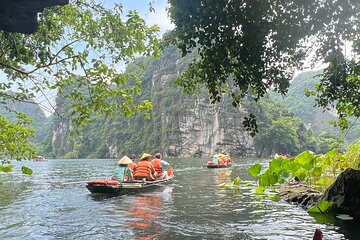 1 Day Luxury Tour to Ninh Binh: Hoa Lu Trang An Mua Cave