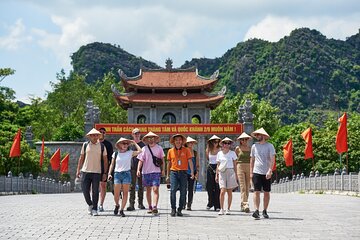 Ninh Binh Day Trip: Hoa Lu-Trang An-Mua Cave, Buffet,Cycling,Boat