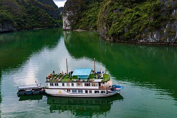 Lan Ha bay deluxe cruise 2D/1N: Kayaking & Swimming at pristine places, Meals