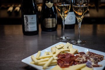 Champagne & Terroir Treasures: Viator's Terroir Gourmet Delight