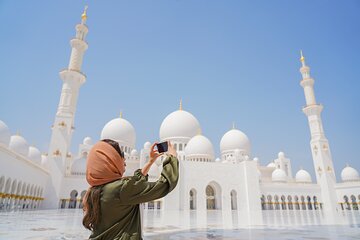 Abu Dhabi Sheikh Zayed Mosque Half-Day Guided Tour from Dubai