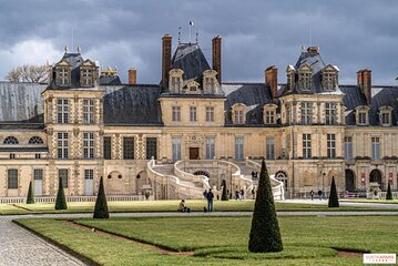 Fontainebleau Palace Skip the Line Small Group Guided Tour