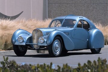 2 hours Paris Private Vintage Car Tour with hotel Pick up and Drop