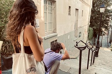 Learn the art of street photography in the heart of Montmartre!