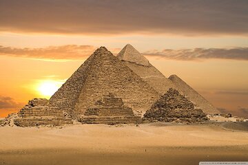 Full Day Private Tour in Pyramids of Giza and Egyptian Museum