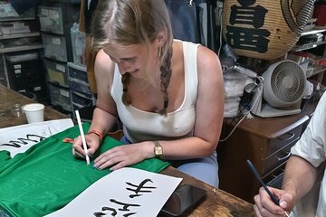 Calligraphy on T-shirt and lantern in Sumida