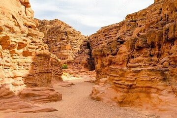 Guided tour to the 3 pools, Salama Canyon jeep safari and Dahab