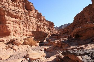 Guided tour to the 3 pools, Salama Canyon jeep safari and Dahab