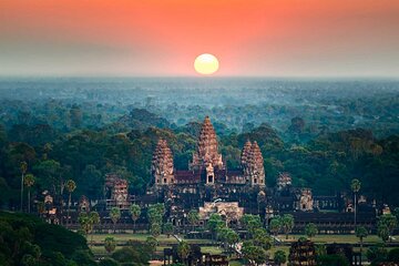 One Day Private Exploration with an Expert The wonders of Angkor