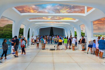 Tribute to Pearl Harbor Arizona Memorial and Honolulu City Tour