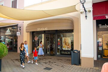 Private Shopping Tour from Catania Hotels to Sicilia Outlet