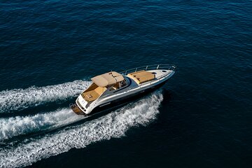 Luxury Private Cruise on Ghibli 40