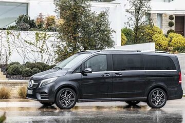 Private Transfer North Shore or Henderson to Auckland Airport AKL by Luxury Van