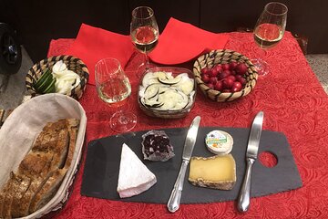 Wine Tasting Walking Tour in Saint-Germain-des-Prés