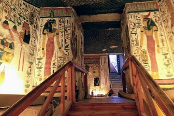 Private Tour Valley of the Queens Habu Temple and Deir El Madina