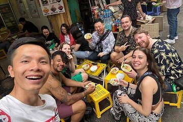 Small Group Hanoi Walking Street Food Tour with Real Foodies