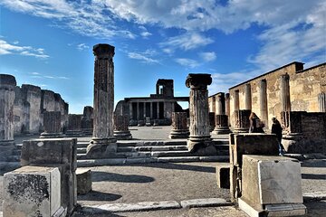 From Naples: Pompeii Guided Tour with Skip-the-Line Tickets