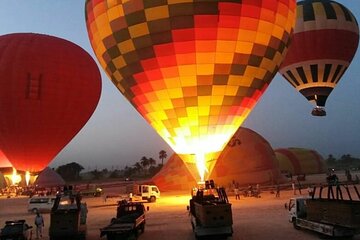 Exclusive Sunrise Balloon Flight with a Private Egyptologist