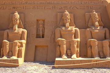 Private Tour to Sand City Museum & Private Transfer from Hurghada