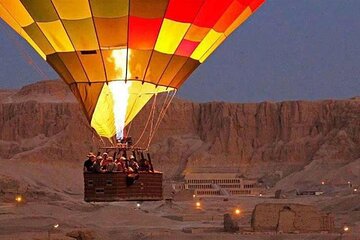  Stunning views of a hot air balloon ride over Luxor