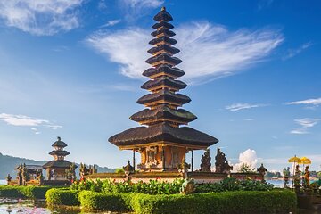  Self-Guided Tour in Bali's Pura Ulun Danu Beratan Temple Complex