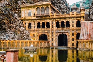 Hidden Gems of Jaipur with a local (Guided Half Day City Tour in AC Car)
