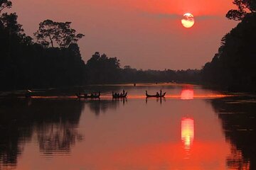 Enjoy Angkor in a Gondola Boat Ride Day or Sunset Tour