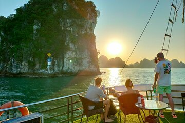 Halong Bay 1 Day Trip, lunch, cave, kayaking with Transfer