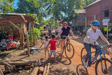 2-day Angkor Wat Day Tour and Siem Reap Countryside Tour by Guide
