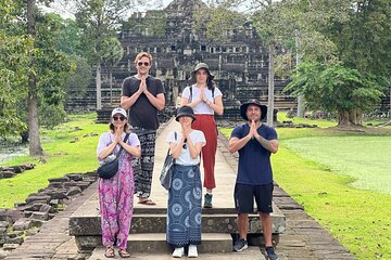 2 Days Angkor Wat -Small tour , Floating Village & Roluos Group 