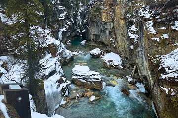 Marble & Johnston Canyon Ice-walk Tour from Calgary/Canmore/Banff