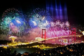 New Year Eve Luxury Yacht Cruise and Party in Istanbul Bosphorus