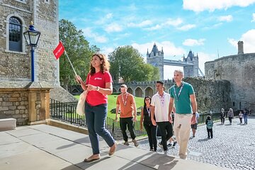 Tower of London: Guided Tour with Thames River Cruise
