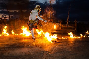 Private Tour Uluwatu Sunset and Kecak Fire Dance in Jimbaran Bay