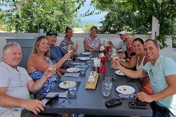 Santorini: 4hrs Small Group Wine Tasting and History Tour