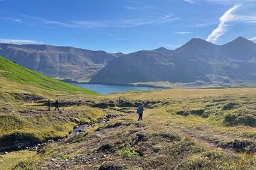 Avalanche guards and Hvanneyrarskál hiking