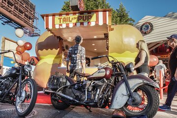 Private Historical Journey in the Tail O the Pup in LA