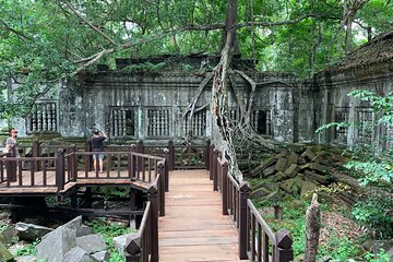 Siem Reap Airport transfer and Beng Mealea temple 